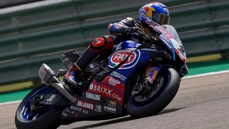 Milli motosikletçi Toprak Razgatlıoğlu Britanya GP'de 3'te 3 yaptı!