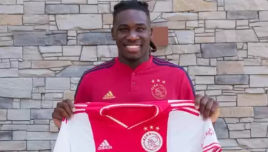 Calvin Bassey rekorla Ajax'ta