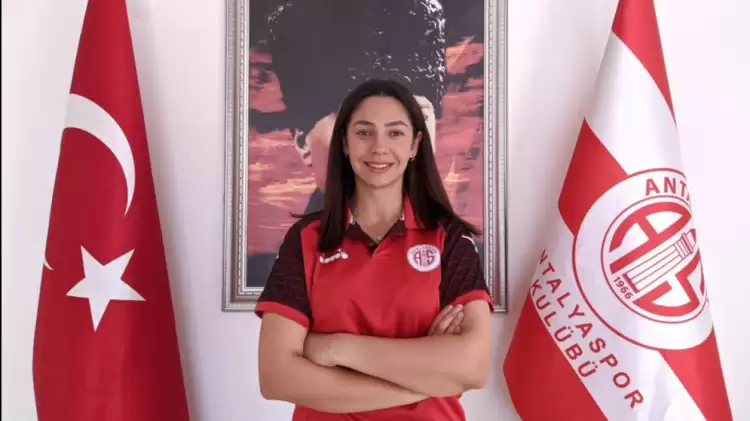 Antalyaspor, kaptanı Buse Odabaşı ile 1 yıllık anlaşma imzalandı