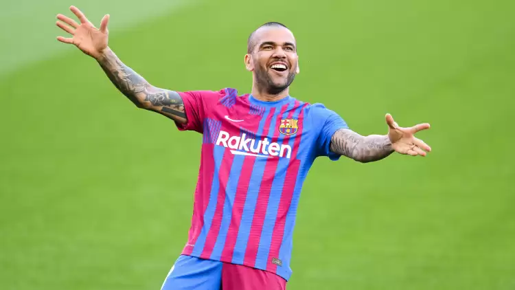 Barcelona'dan Ayrılan Dani Alves Pumas'a Transfer Oldu!