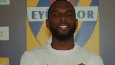  Eyüpspor, Ryan Babel'i resmen açıkladı