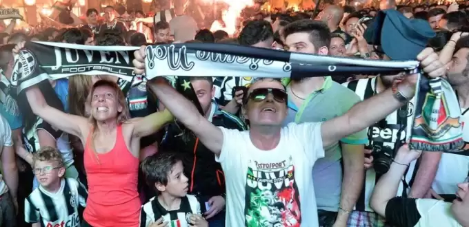 Rekorla geldi, taraftar gidişini kutladı