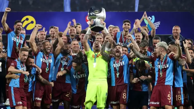 "Süper Adamlar gururla sunar"