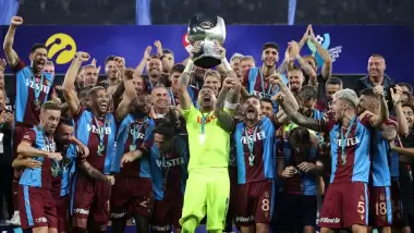 "Süper Adamlar gururla sunar"