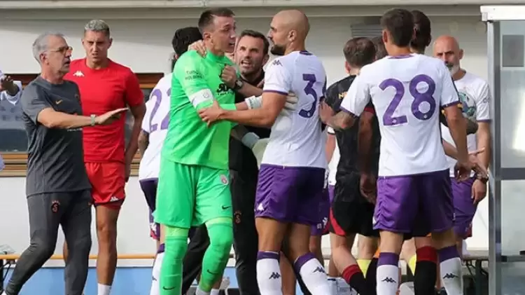 Galatasaray - Fiorentina maçında saha 3 kez karıştı! Muslera çıldırdı
