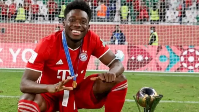 Kanadalı futbolcudan alkış alacak hareket 