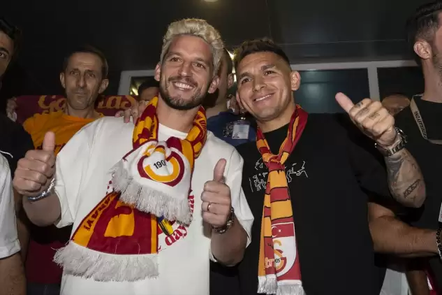 Galatasaray'ın transferleri Lucas Torreira ve Dries Mertens, İstanbul'a geldi