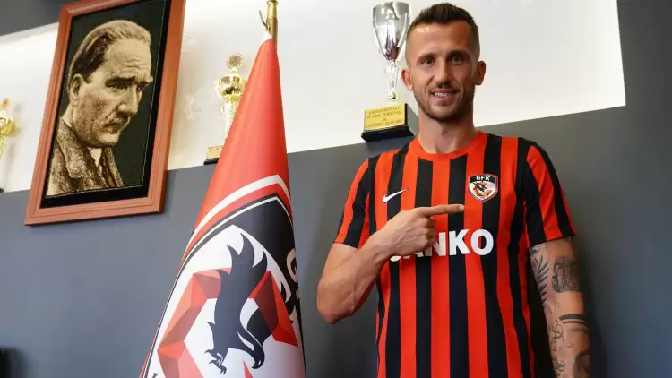 Gaziantep FK, Çek milli futbolcu Tomas Pekhart'ı Transfer Etti