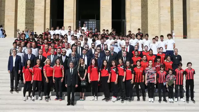 Gençlerbirliği yönetiminden Anıtkabir'e ziyaret