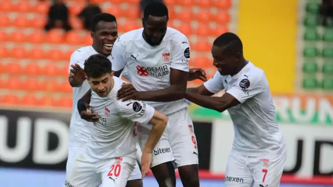 Son dakika: Sivasspor'un genç yıldızı resmen Beşiktaş'ta