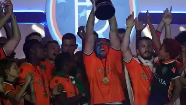 Başakşehir'de Enzo Crivelli ile yollar ayrıldı