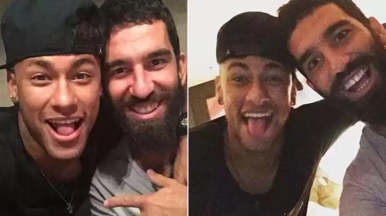 Arda Turan, Bayrak Oyununda Kendisine Türkiye Gelen Neymar'ı Kurtardı