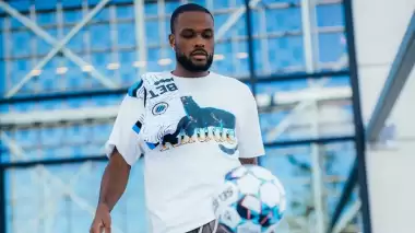 Cyle Larin formayı unuttu!