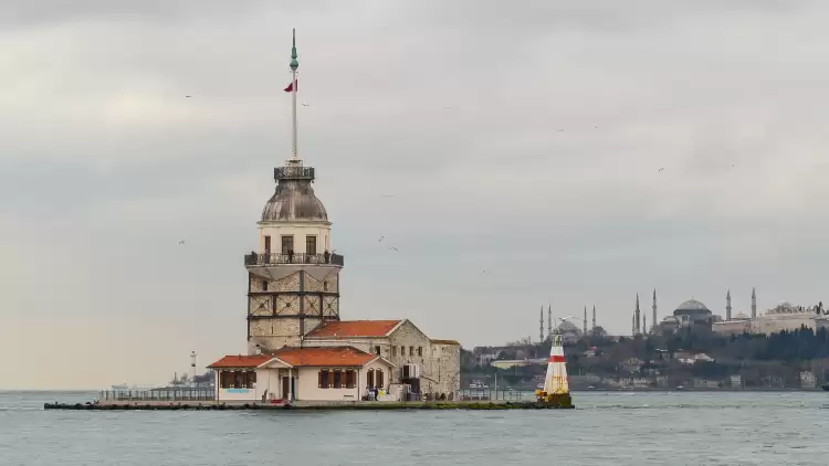 Kız Kulesi yıkıldı mı? Üsküdar'da restorasyon işlemi gören Kız Kulesi yıkıldı mı?