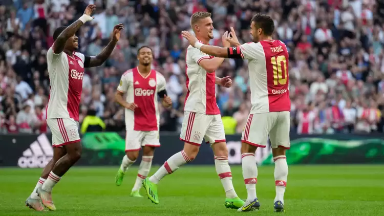 Ajax, Sahasında Heerenveen'i 5-0 Yendi