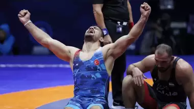 Son dünya şampiyonunu devirdi... Taha Akgül finalde!
