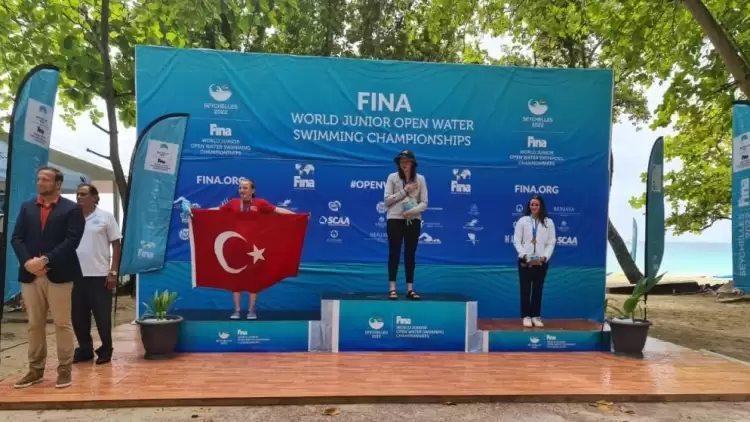 Malatyalı yüzücüler Burcu Naz Narin ve Tuna Erdoğan'da dünya ikinciliği sevinci