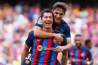 Robert Lewandowski atıyor, Barcelona gülüyor