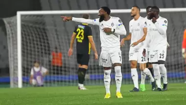 N'Koudou kaleciye çarptırıp gol attı!