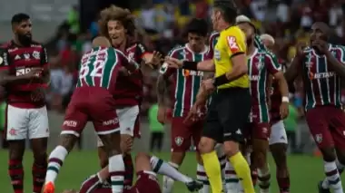 VİDEO | Flamengo-Fluminense maçında kavga! Felipe Melo....