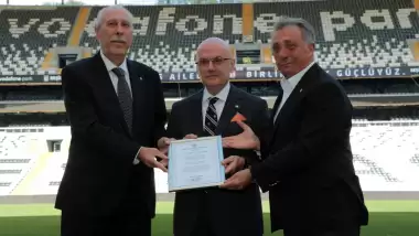 Çebi, mazbata töreninde konuştu: "Koltuğa oturanlara saygı gösterilmeli"