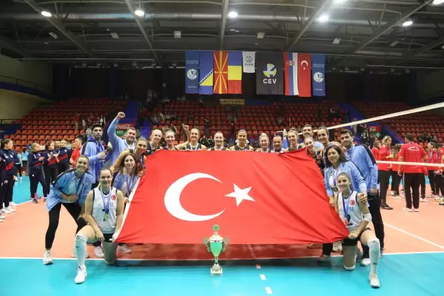 PTT Spor Kadın Voleybol Takımı, Namağlup Balkan Şampiyonu Oldu