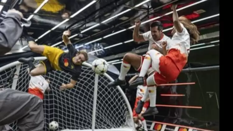 Efsane Futbolcu Luis Figo, Yer Çekimsiz Ortamda Futbol Oynadı