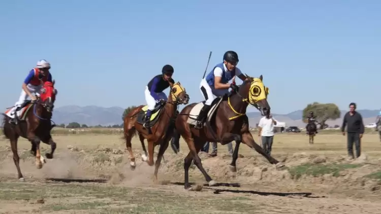 Jokeyini üstünden atan at, saatler sonra göldeki sazlıklarda bulundu