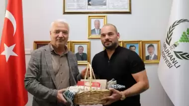 Sneijder, Saruhanlı'da! İlginç ziyaret