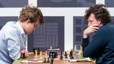 Magnus Carlsen: "Hans Niemann hile yapıyor"