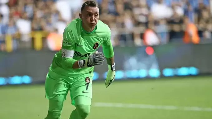 Muslera tarihe geçti: Ergün Penbe'yi solladı, Sabri'nin peşinde
