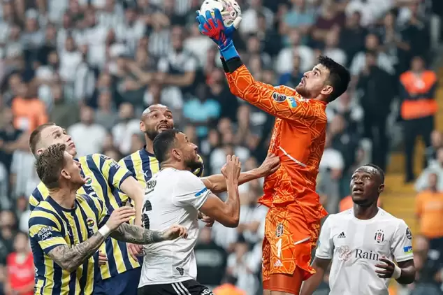 Ferdi Kadıoğlu, Szalai ve Crespo için Beşiktaş - Fenerbahçe maçına geldiler