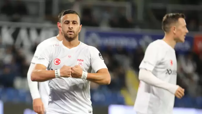 Boz Baykuş'un bileğini Yiğido büküyor