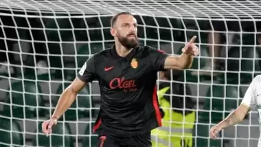 Vedat Muriqi kaçırdı, attı, atıldı!