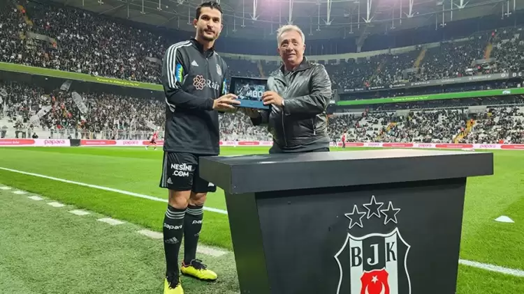 Beşiktaş'ta Necip Uysal'a Trabzonspor maçı öncesi plaket verildi