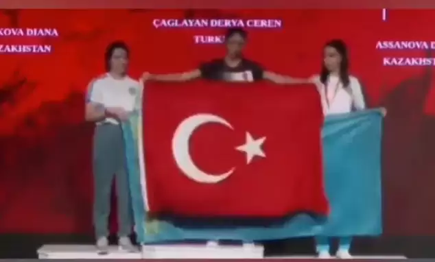 Kürsüde de bileğini bükemediler