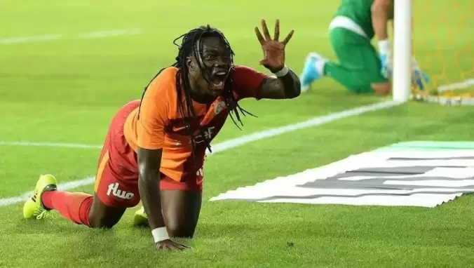 Gomis, Wesley Sneijder'i geriye attı! Sıradaki hedef...
