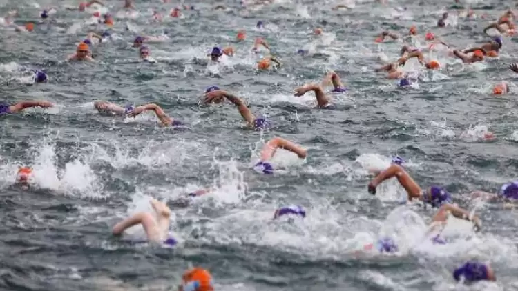 Dünyanın en uzun yüzme maratonu İskenderun’da