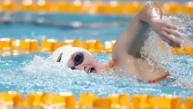 Çinli yüzücü Li Bingcie'den 400 metrede dünya rekorunu