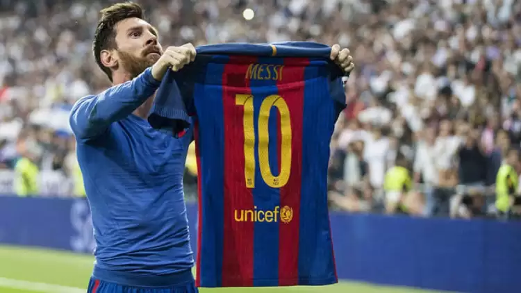 Barcelona UEFA Avrupa Ligi'ne Düşerken Tribünler Messi Diye Bağırdı