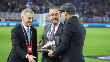 Avcı'ya 100. maçında özel hediye