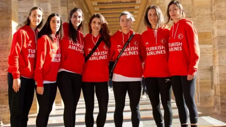 A Milli Kadın Hentbol Takımı, Anıtkabir'i ziyaret etti