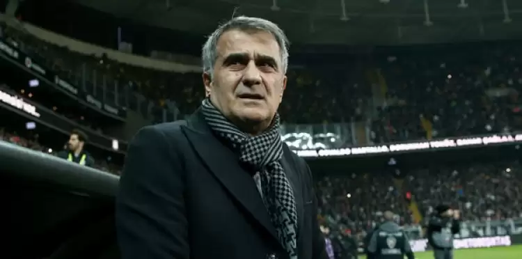 Galatasaray-Beşiktaş maçında Şenol Güneş'e top çarptı