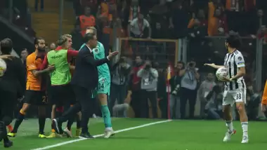 Top toplayıcı çocuk "Gel ayağımdan al" dedi