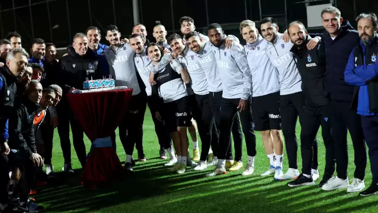 Trabzonspor Teknik Direktörü Abdullah Avcı'ya 100. Maç Sürprizi