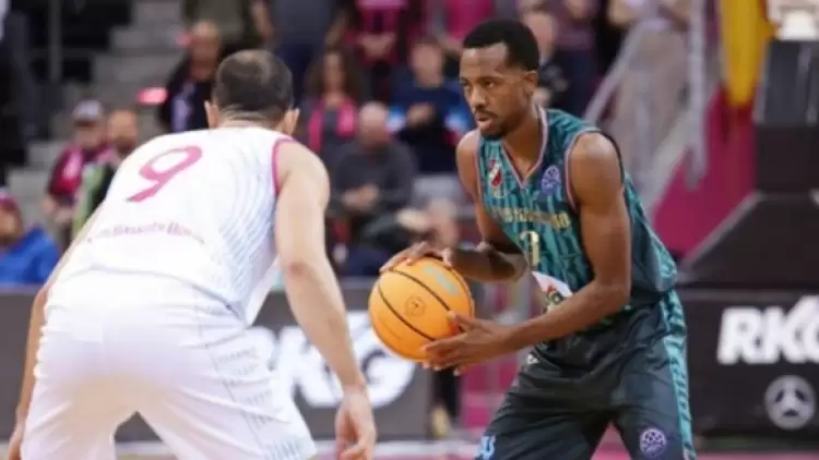 Pınar Karşıyakalı Errick McCollum’a bıçaklı saldırı 