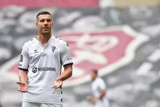 Lukas Podolski'den inanılmaz gol!