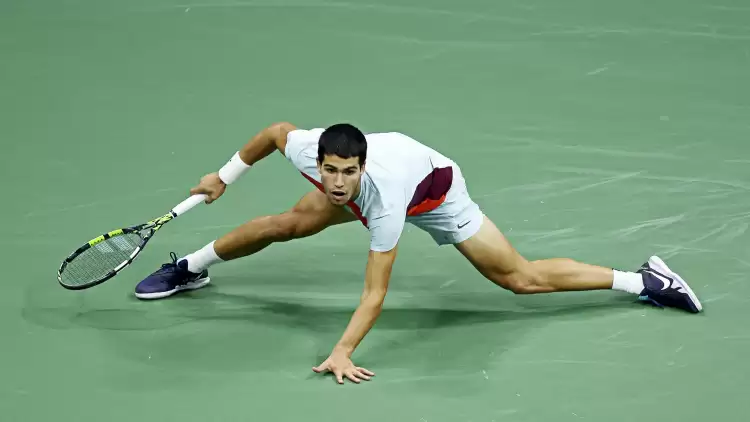 Alcaraz, çeyrek finalde sakatlanarak Paris Masters'a veda etti