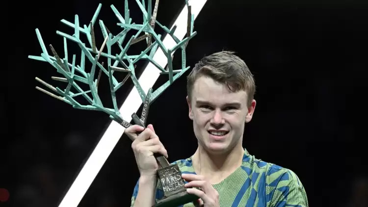 Djokovic'i Yenen 19 yaşındaki Rune, Paris Masters Tenis Turnuvası'nı kazandı