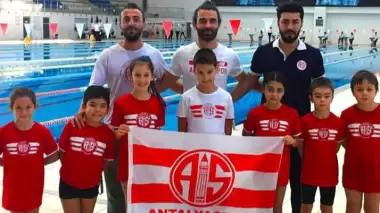 Antalyasporlu yüzücüler, Atatürk'ü Anma Yüzme Yarışları'na damga vurdu